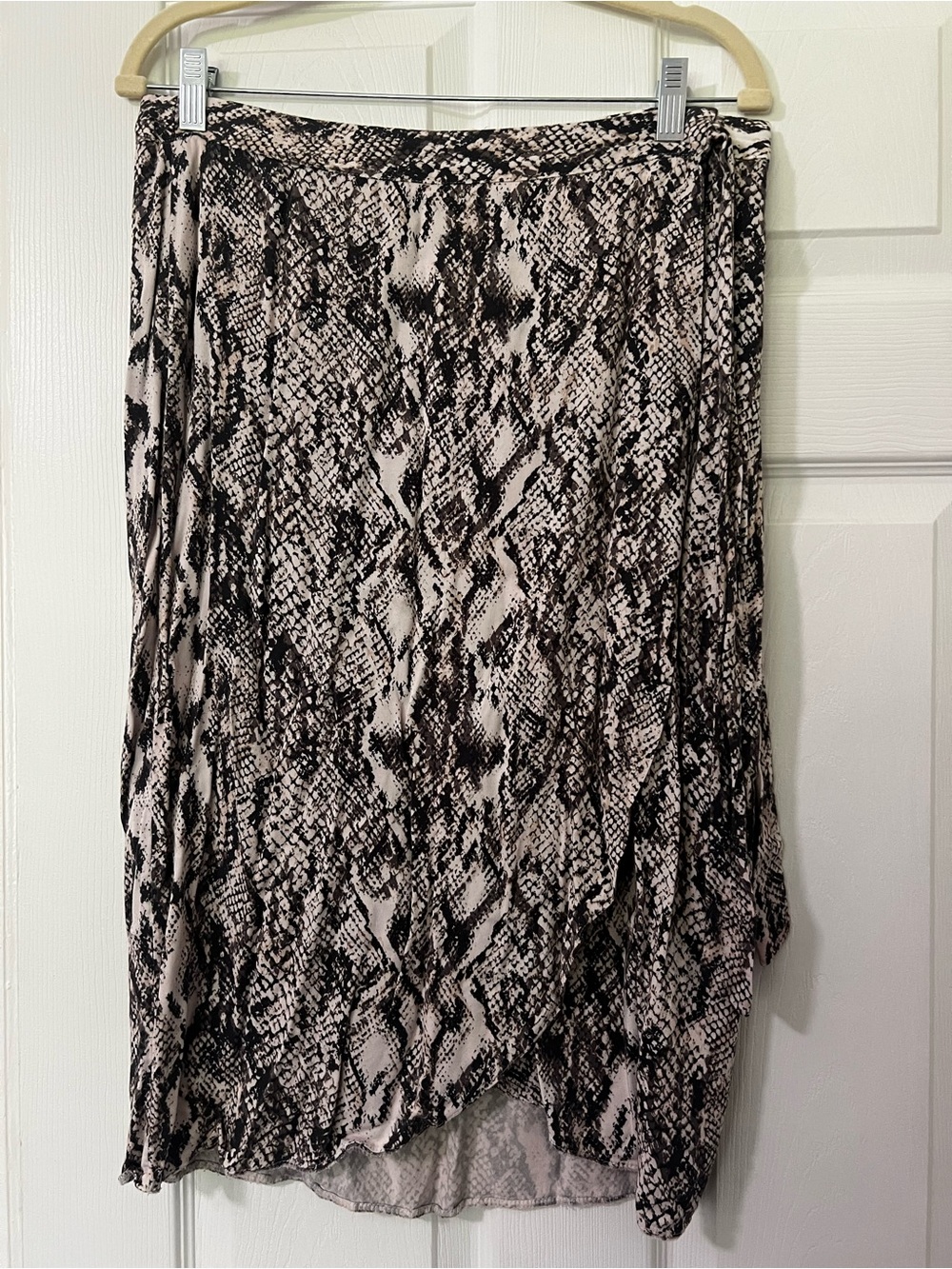 maurices Women’s M Black White Snakeskin Knit Rayon Knee Length Wrap Skirt Tie